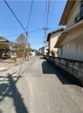 福山市山手町、中古一戸建ての前面道路を含む現地写真画像です