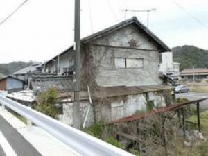 府中市上下町上下、中古一戸建ての前面道路を含む現地写真画像です
