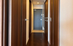 福山市東桜町、マンションの玄関画像です