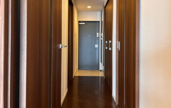 福山市東桜町、マンションの玄関画像です