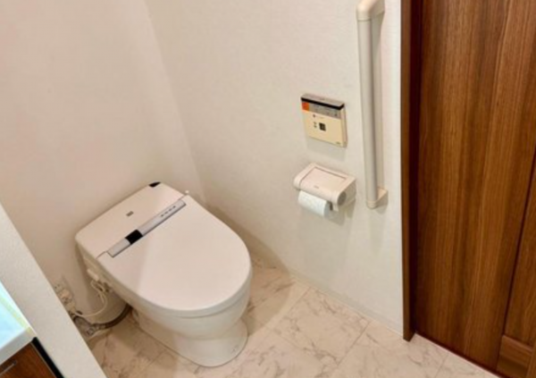 福山市東桜町、マンションのトイレ画像です