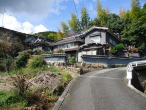 府中市土生町、中古一戸建ての前面道路を含む現地写真画像です