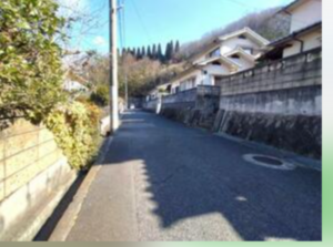 福山市幕山台、土地の前面道路を含む現地写真画像です