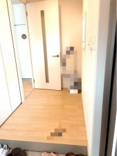 福山市、中古一戸建ての玄関画像です