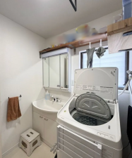 福山市、中古一戸建ての洗面画像です