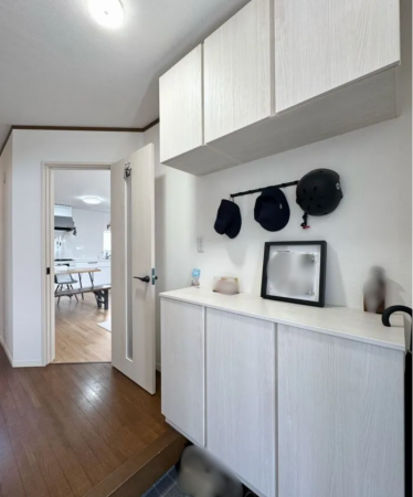 福山市、中古一戸建ての玄関画像です