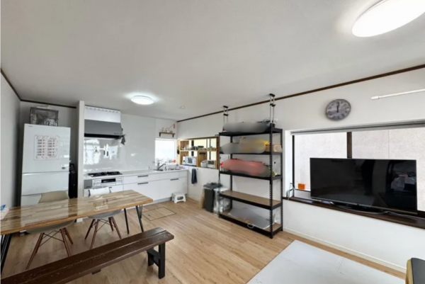 福山市、中古一戸建ての居間画像です