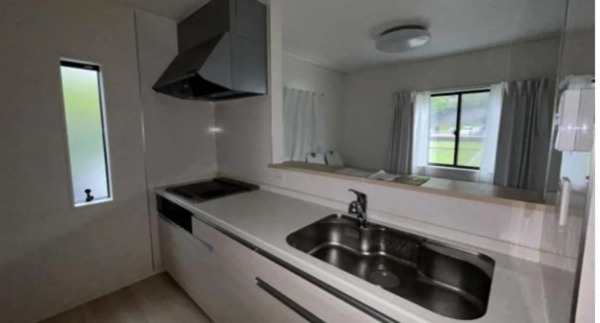 福山市、中古一戸建てのキッチン画像です