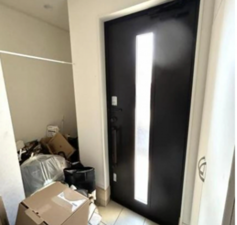 福山市、中古一戸建ての玄関画像です