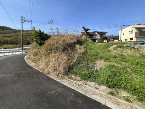 福山市春日町浦上、土地の前面道路を含む現地写真画像です