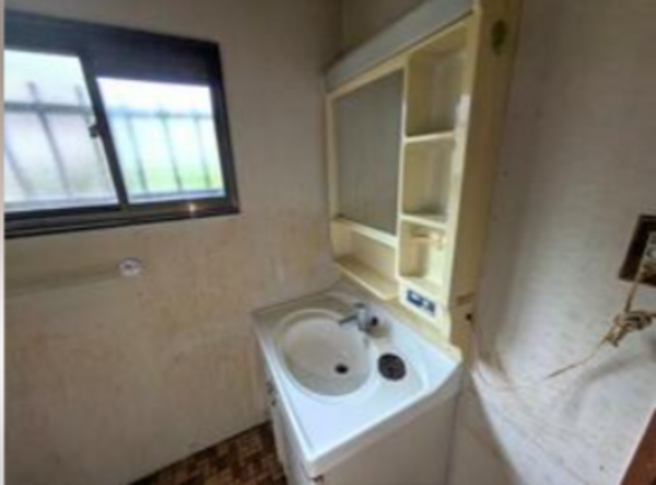 福山市、中古一戸建ての洗面画像です