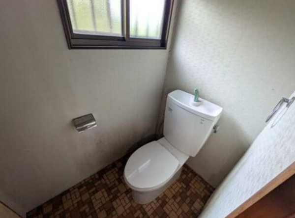 福山市、中古一戸建てのトイレ画像です