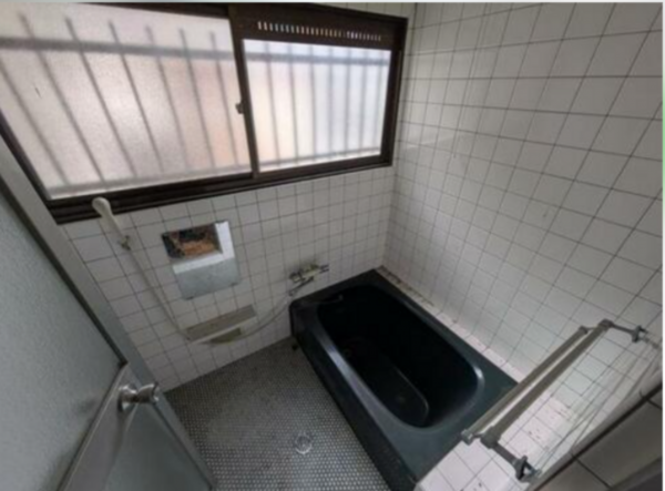 福山市、中古一戸建ての風呂画像です