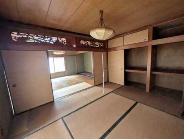 福山市、中古一戸建ての居間画像です