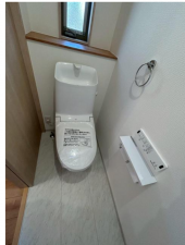 府中市元町、新築一戸建てのトイレ画像です