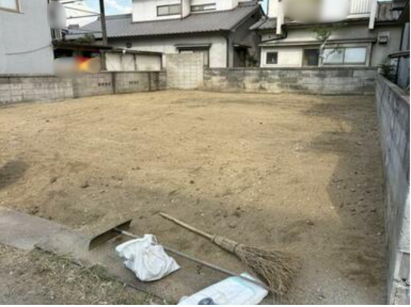 福山市川口町、土地の前面道路を含む現地写真画像です