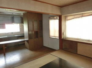 福山市、中古一戸建ての居間画像です