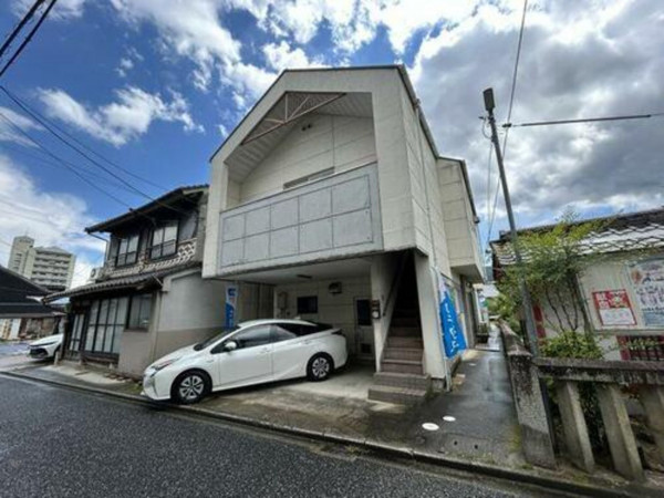府中市府中町、中古一戸建ての前面道路を含む現地写真画像です
