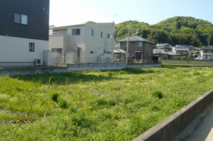 福山市加茂町大字下加茂、土地の前面道路を含む現地写真画像です