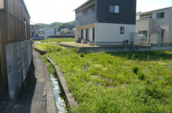 福山市加茂町大字下加茂、土地の前面道路を含む現地写真画像です