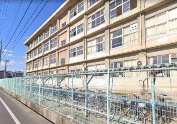 福山市東手城町、新築一戸建ての中学校画像です