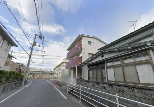 福山市松永町、中古一戸建ての前面道路を含む現地写真画像です