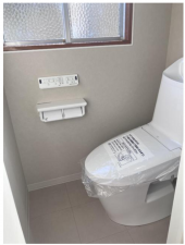 府中市栗柄町、中古一戸建てのトイレ画像です