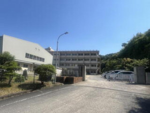 福山市山手町、新築一戸建ての中学校画像です