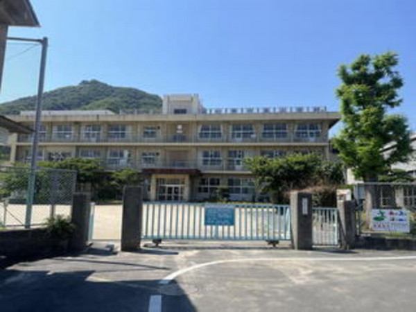福山市山手町、新築一戸建ての小学校画像です