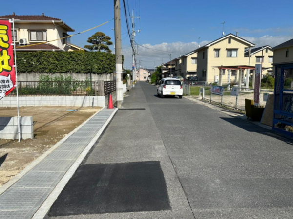 福山市引野町、土地の前面道路を含む現地写真画像です