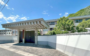 福山市、新築一戸建ての小学校画像です