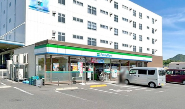 福山市、新築一戸建てのコンビニ画像です