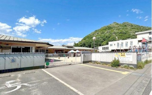 福山市神辺町川南、土地の幼稚園・保育園画像です