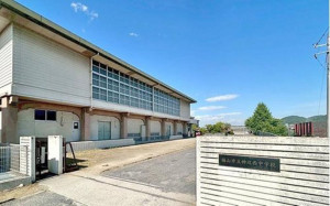 福山市神辺町川南、土地の中学校画像です