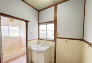 福山市蔵王町、中古一戸建ての洗面画像です