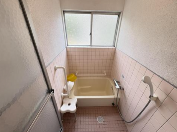 福山市蔵王町、中古一戸建ての風呂画像です