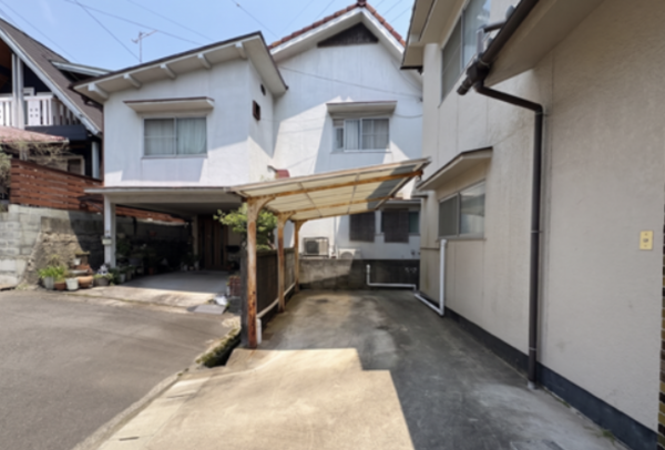 福山市蔵王町、中古一戸建ての駐車場画像です