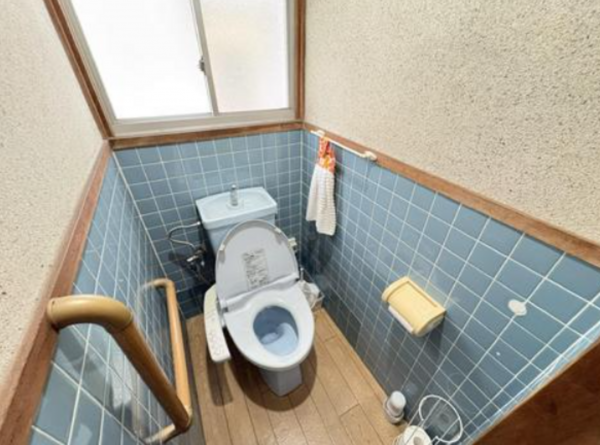 福山市蔵王町、中古一戸建てのトイレ画像です