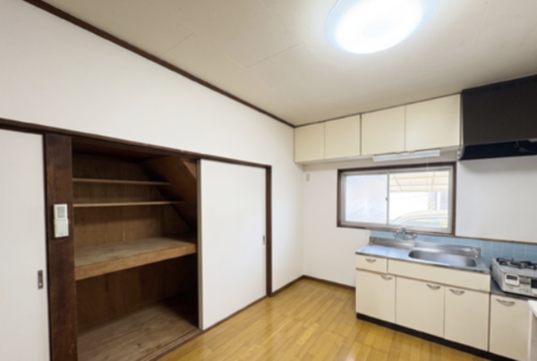 福山市蔵王町、中古一戸建てのキッチン画像です