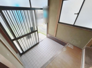 福山市駅家町大字万能倉、中古一戸建ての玄関画像です