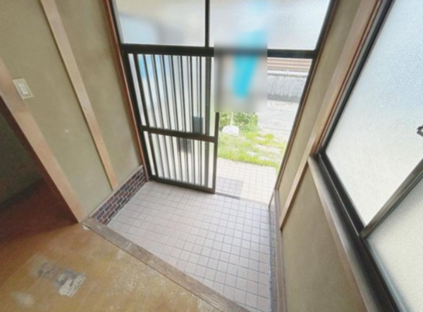 福山市駅家町大字万能倉、中古一戸建ての玄関画像です
