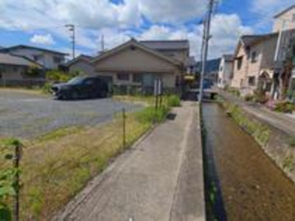 府中市元町、土地の前面道路を含む現地写真画像です