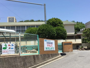福山市、新築一戸建ての中学校画像です
