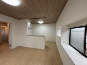 福山市南蔵王町、中古一戸建ての居間画像です