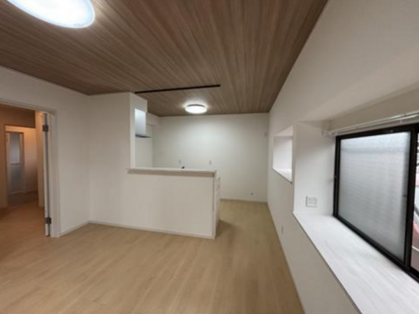福山市南蔵王町、中古一戸建ての居間画像です