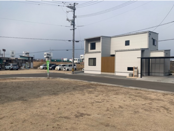 福山市水呑町、新築一戸建ての前面道路を含む現地写真画像です