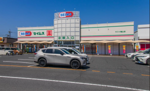 福山市、新築一戸建てのドラッグストア画像です