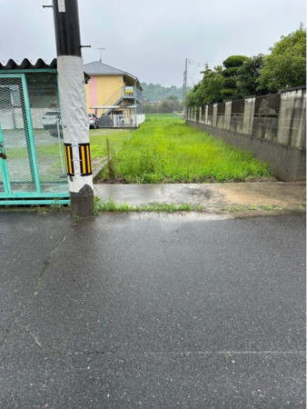 福山市加茂町大字下加茂、土地の前面道路を含む現地写真画像です