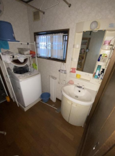 福山市新涯町、中古一戸建ての洗面画像です