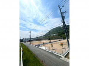 福山市水呑町、土地の前面道路を含む現地写真画像です